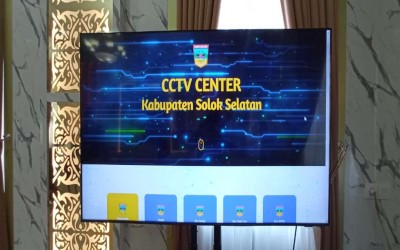 Dinas Komunikasi dan Informatika Melaksanakan Pemasangan CCTV Center